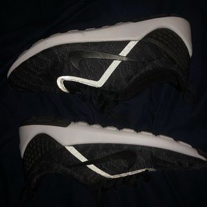 Nike Air Zooms Black/White